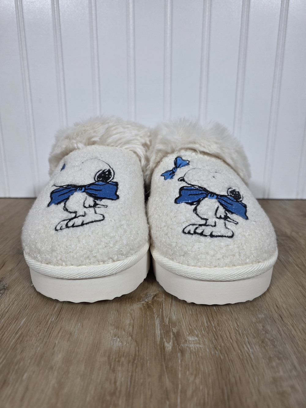 🆕️American Eagle / Snoopy  Slippers - Picture 4 of 9